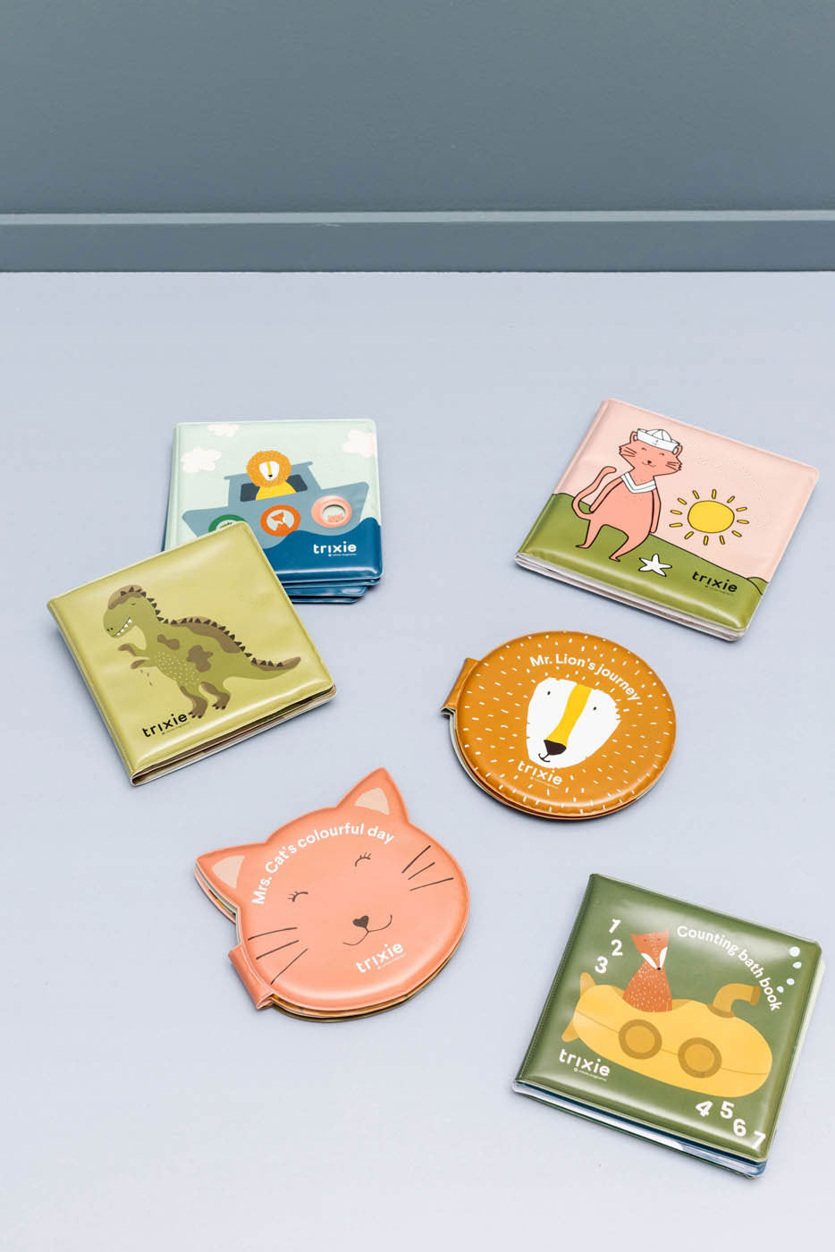 Trixie Colour Changing Bath Book - Muddy Mr. Dino