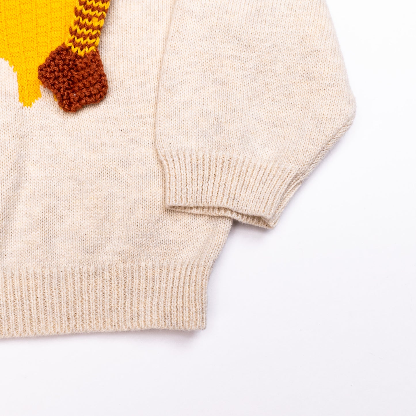 Petite First cotton baby apparel is gentle to dedicate skin. Suitable for toddlers, providing a gentle care to babies. With size ranging from 6 months to 3 years old, Lovely and stylish clothing, designed by Hong Kong designers, make the best outfit for adorable petite ones for different seasons.