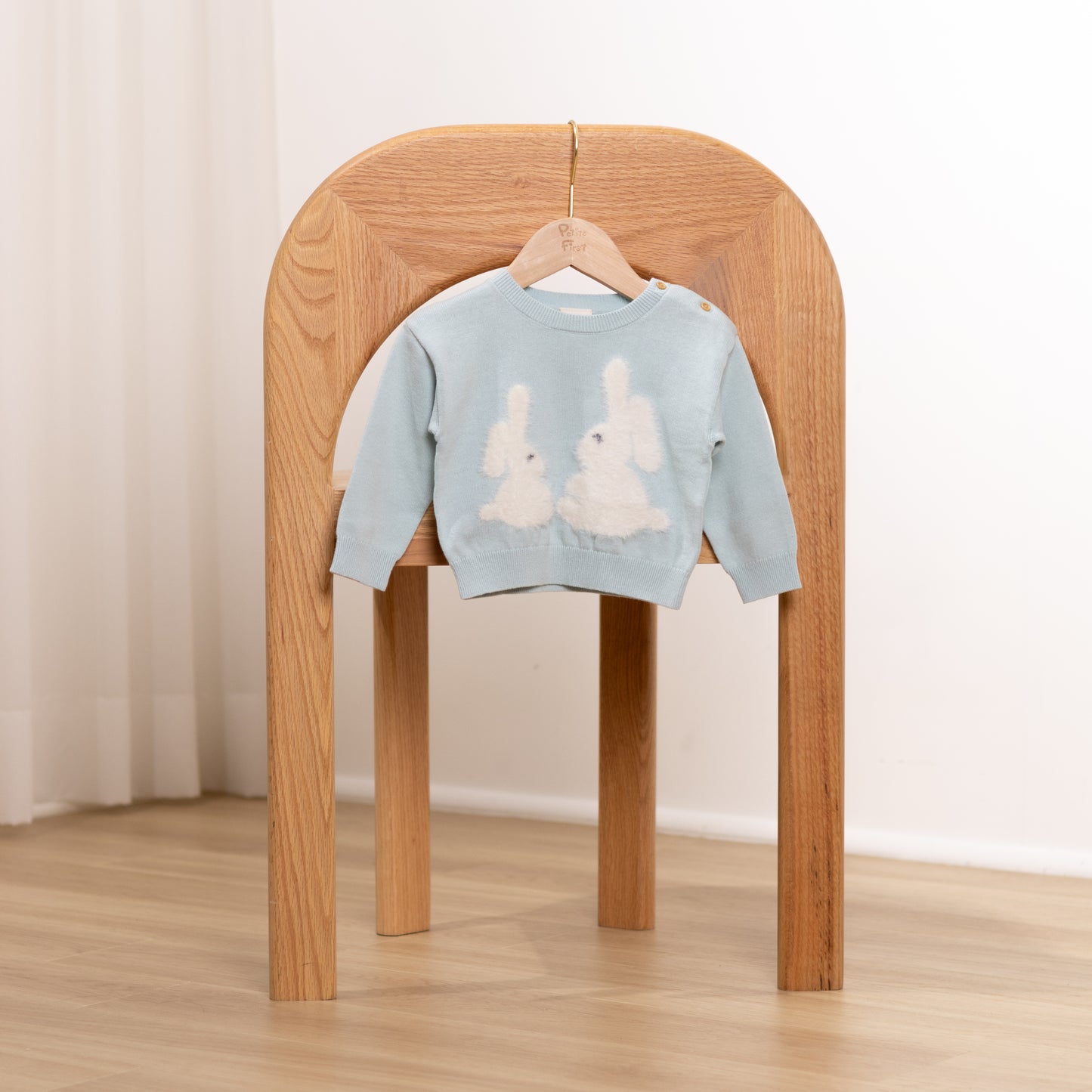 Petite First cotton baby apparel is gentle to dedicate skin. Suitable for toddlers, providing a gentle care to babies. With size ranging from 6 months to 3 years old, Lovely and stylish clothing, designed by Hong Kong designers, make the best outfit for adorable petite ones for different seasons.