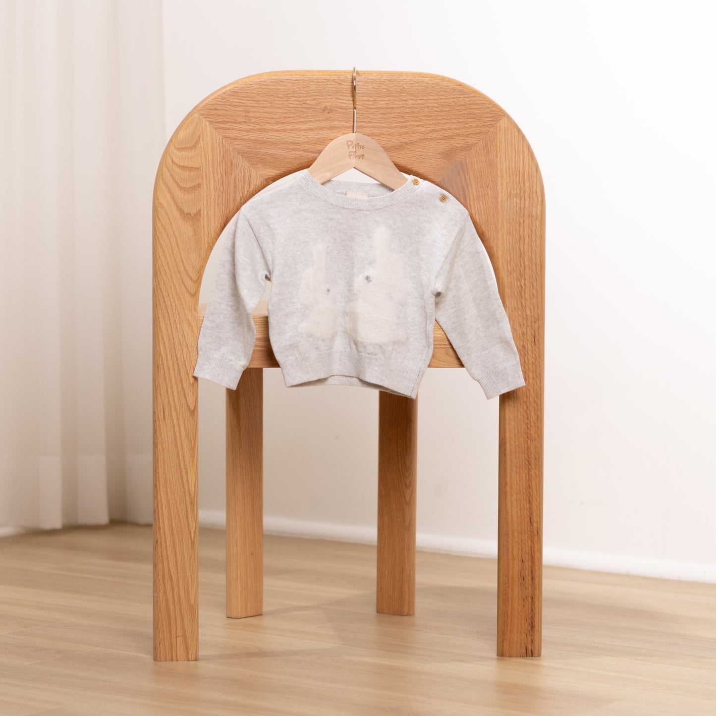Petite First cotton baby apparel is gentle to dedicate skin. Suitable for toddlers, providing a gentle care to babies. With size ranging from 6 months to 3 years old, Lovely and stylish clothing, designed by Hong Kong designers, make the best outfit for adorable petite ones for different seasons.