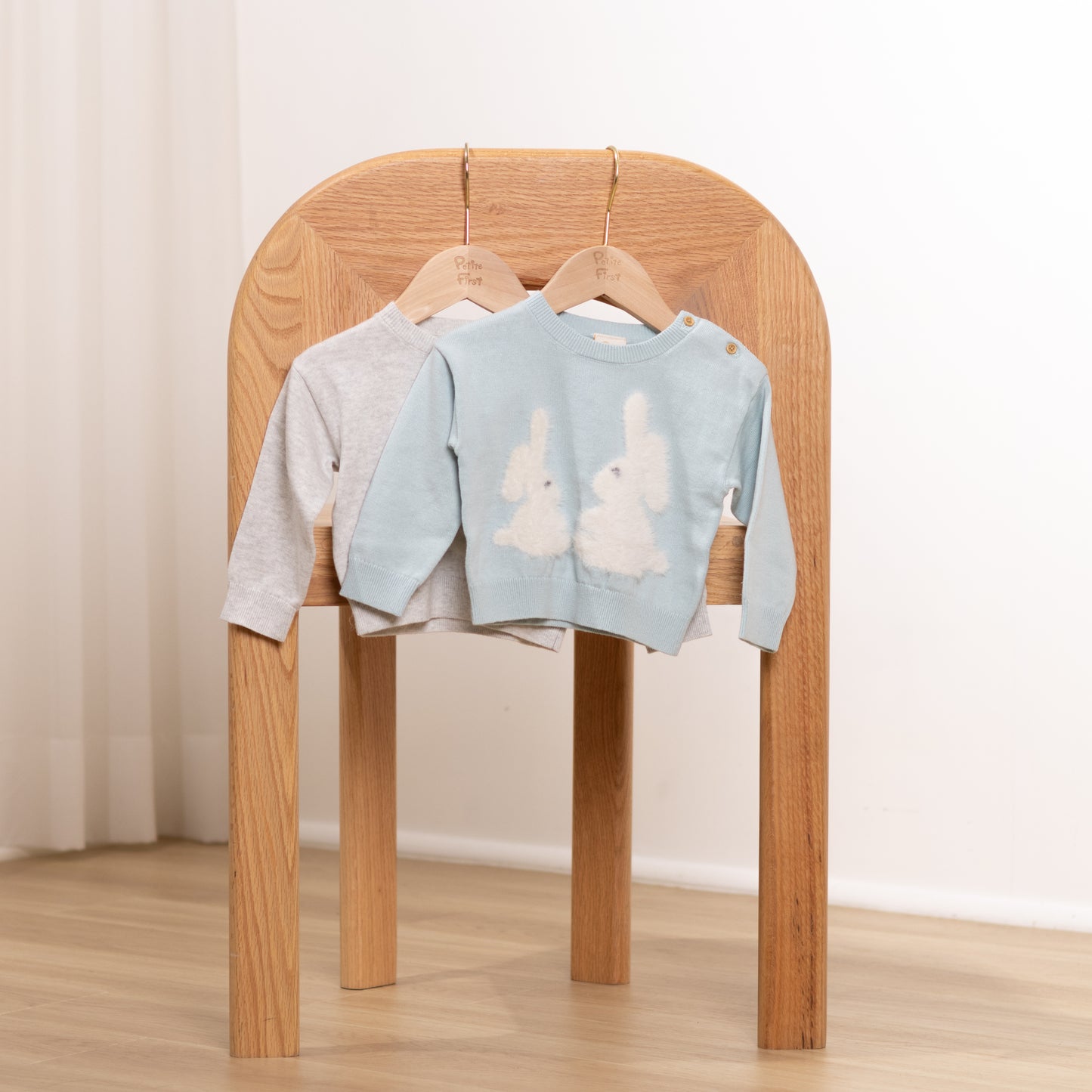 Petite First cotton baby apparel is gentle to dedicate skin. Suitable for toddlers, providing a gentle care to babies. With size ranging from 6 months to 3 years old, Lovely and stylish clothing, designed by Hong Kong designers, make the best outfit for adorable petite ones for different seasons.
