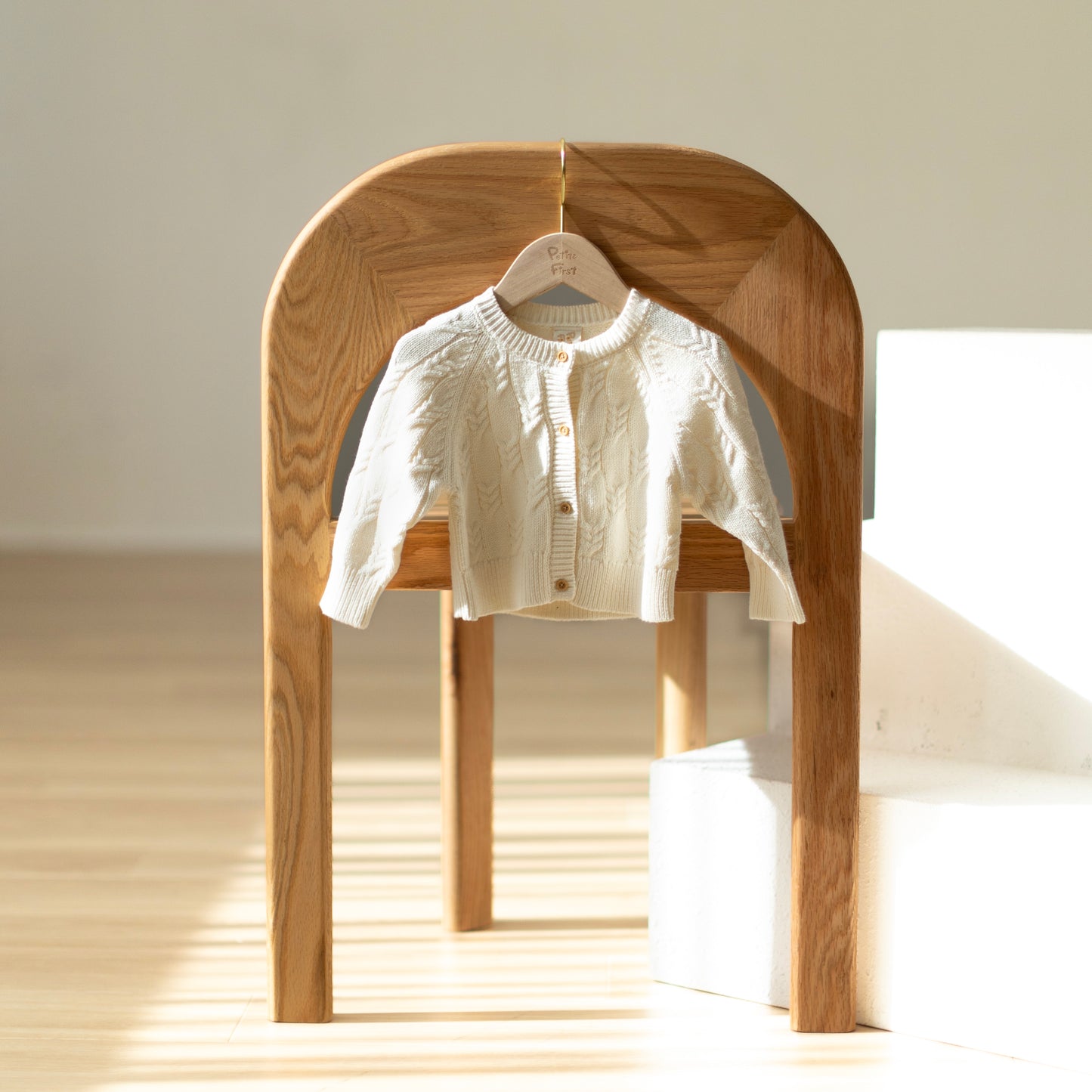 Petite First cotton baby apparel is gentle to dedicate skin. Suitable for toddlers, providing a gentle care to babies. With size ranging from 6 months to 3 years old, Lovely and stylish clothing, designed by Hong Kong designers, make the best outfit for adorable petite ones for different seasons.