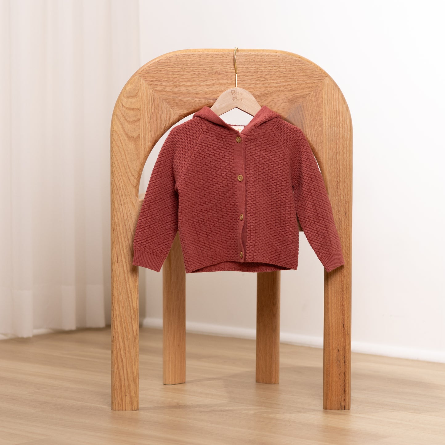 Petite First cotton baby apparel is gentle to dedicate skin. Suitable for toddlers, providing a gentle care to babies. With size ranging from 6 months to 3 years old, Lovely and stylish clothing, designed by Hong Kong designers, make the best outfit for adorable petite ones for different seasons.