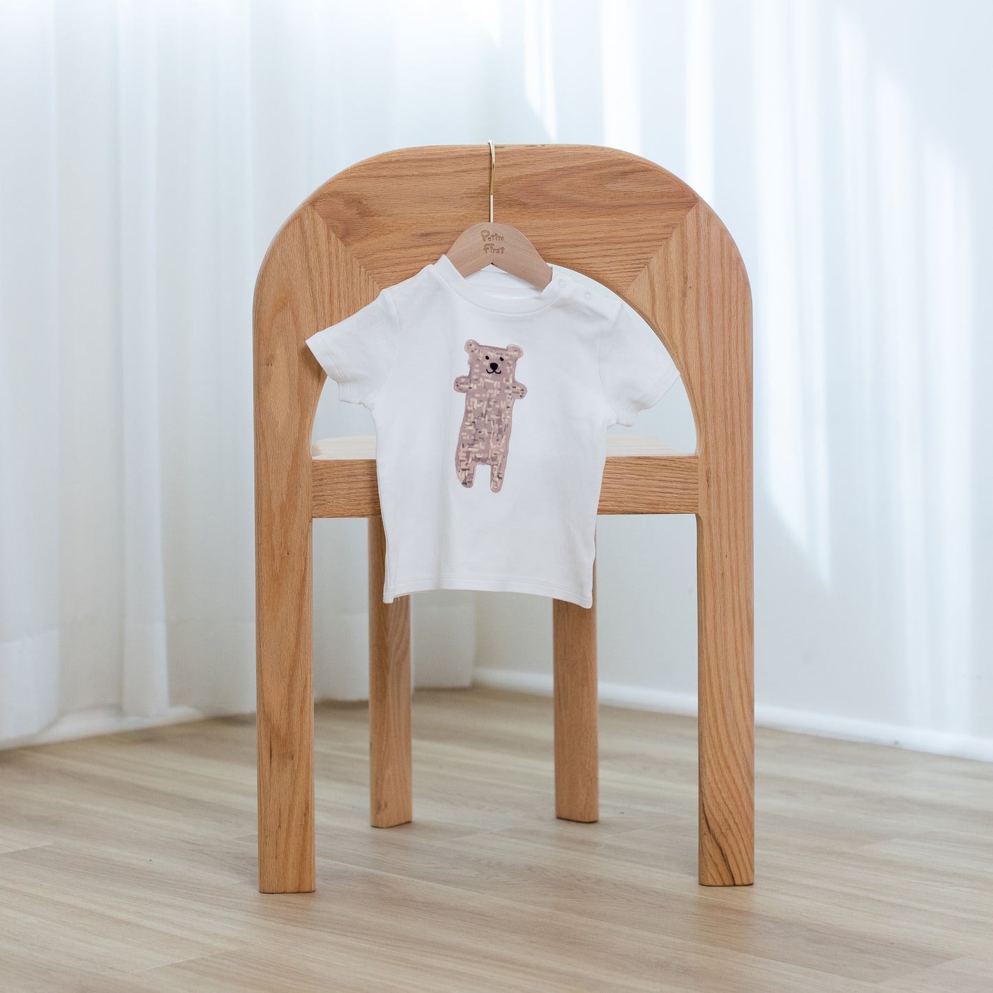 Petite First cotton baby apparel is gentle to dedicate skin. Suitable for toddlers, providing a gentle care to babies. With size ranging from 6 months to 3 years old, Lovely and stylish clothing, designed by Hong Kong designers, make the best outfit for adorable petite ones for different seasons.