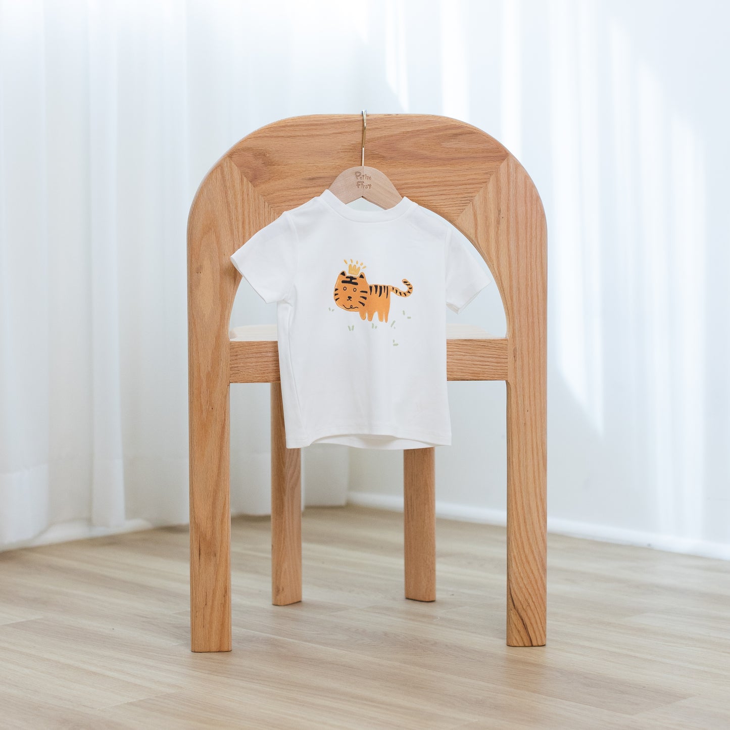 Petite First cotton baby apparel is gentle to dedicate skin. Suitable for toddlers, providing a gentle care to babies. With size ranging from 6 months to 3 years old, Lovely and stylish clothing, designed by Hong Kong designers, make the best outfit for adorable petite ones for different seasons.