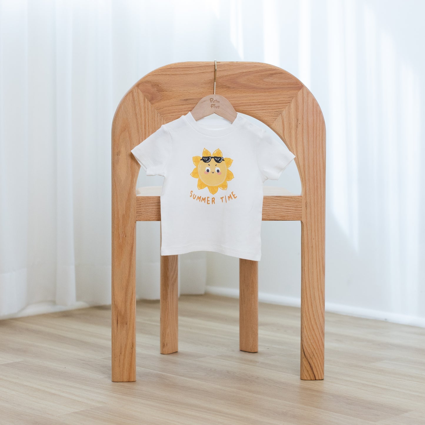 Petite First cotton baby apparel is gentle to dedicate skin. Suitable for toddlers, providing a gentle care to babies. With size ranging from 6 months to 3 years old, Lovely and stylish clothing, designed by Hong Kong designers, make the best outfit for adorable petite ones for different seasons.