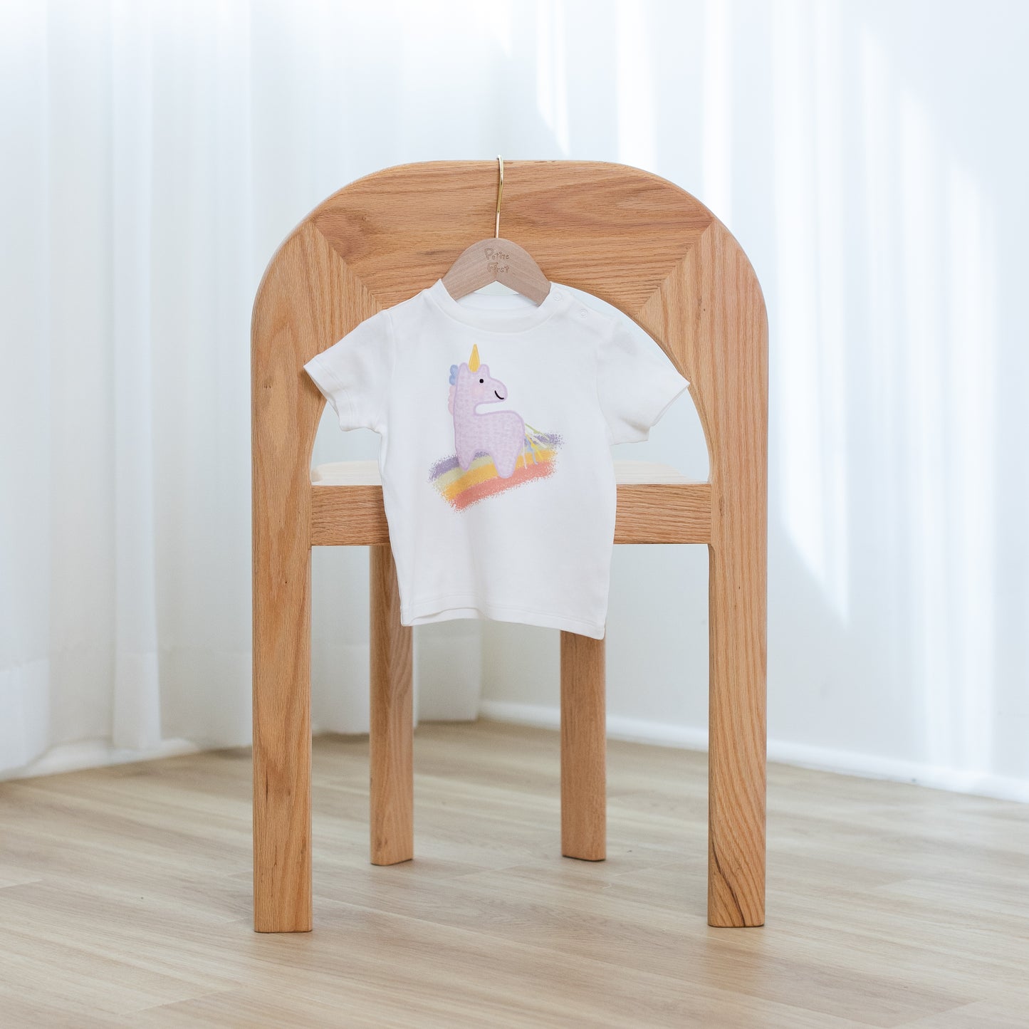 Petite First cotton baby apparel is gentle to dedicate skin. Suitable for toddlers, providing a gentle care to babies. With size ranging from 6 months to 3 years old, Lovely and stylish clothing, designed by Hong Kong designers, make the best outfit for adorable petite ones for different seasons.
