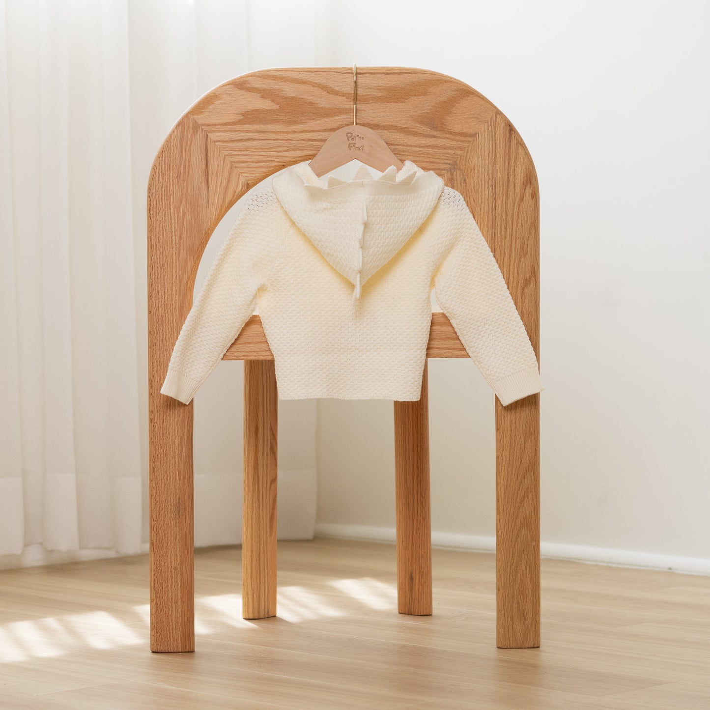 Petite First cotton baby apparel is gentle to dedicate skin. Suitable for toddlers, providing a gentle care to babies. With size ranging from 6 months to 3 years old, Lovely and stylish clothing, designed by Hong Kong designers, make the best outfit for adorable petite ones for different seasons.