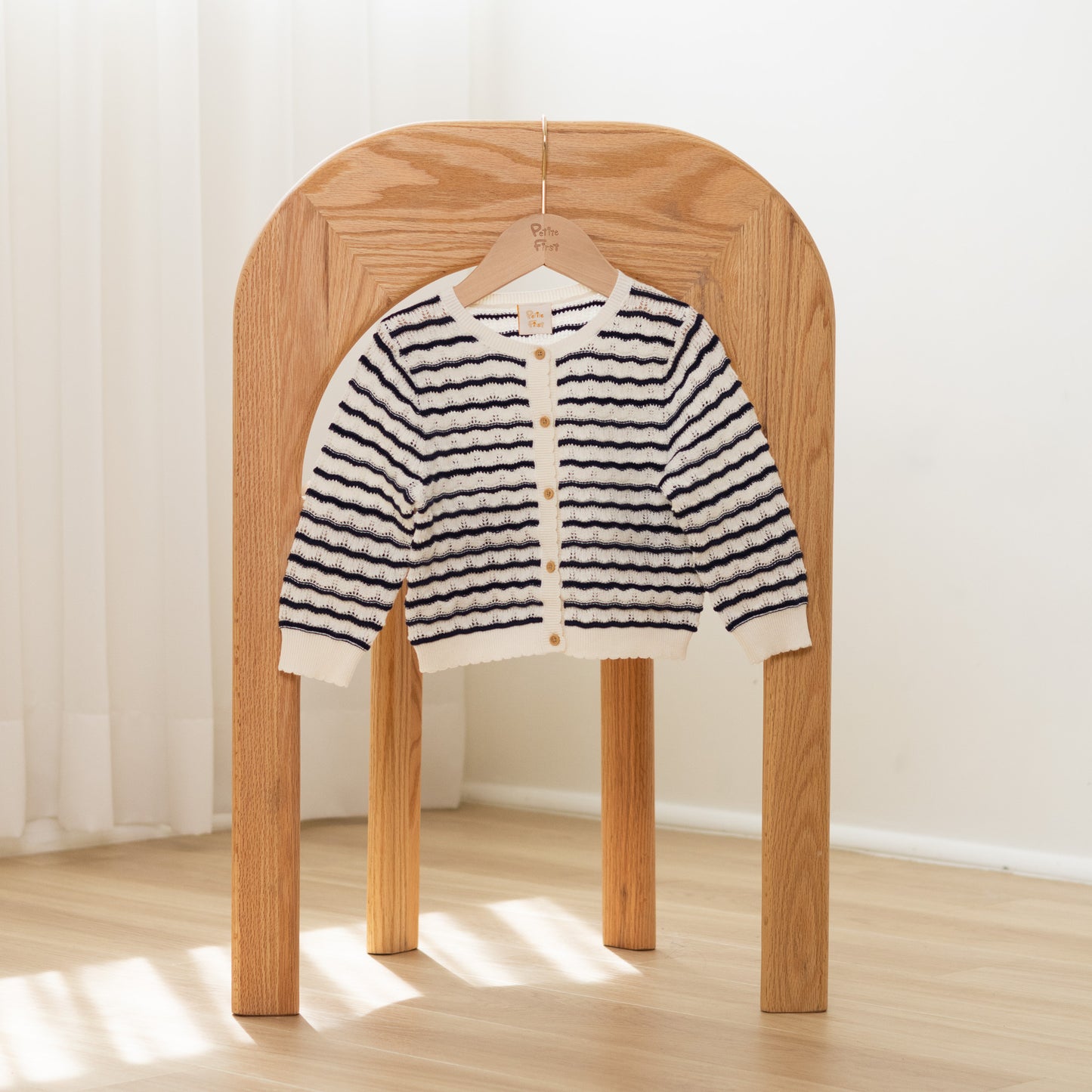Petite First cotton baby apparel is gentle to dedicate skin. Suitable for toddlers, providing a gentle care to babies. With size ranging from 6 months to 3 years old, Lovely and stylish clothing, designed by Hong Kong designers, make the best outfit for adorable petite ones for different seasons.