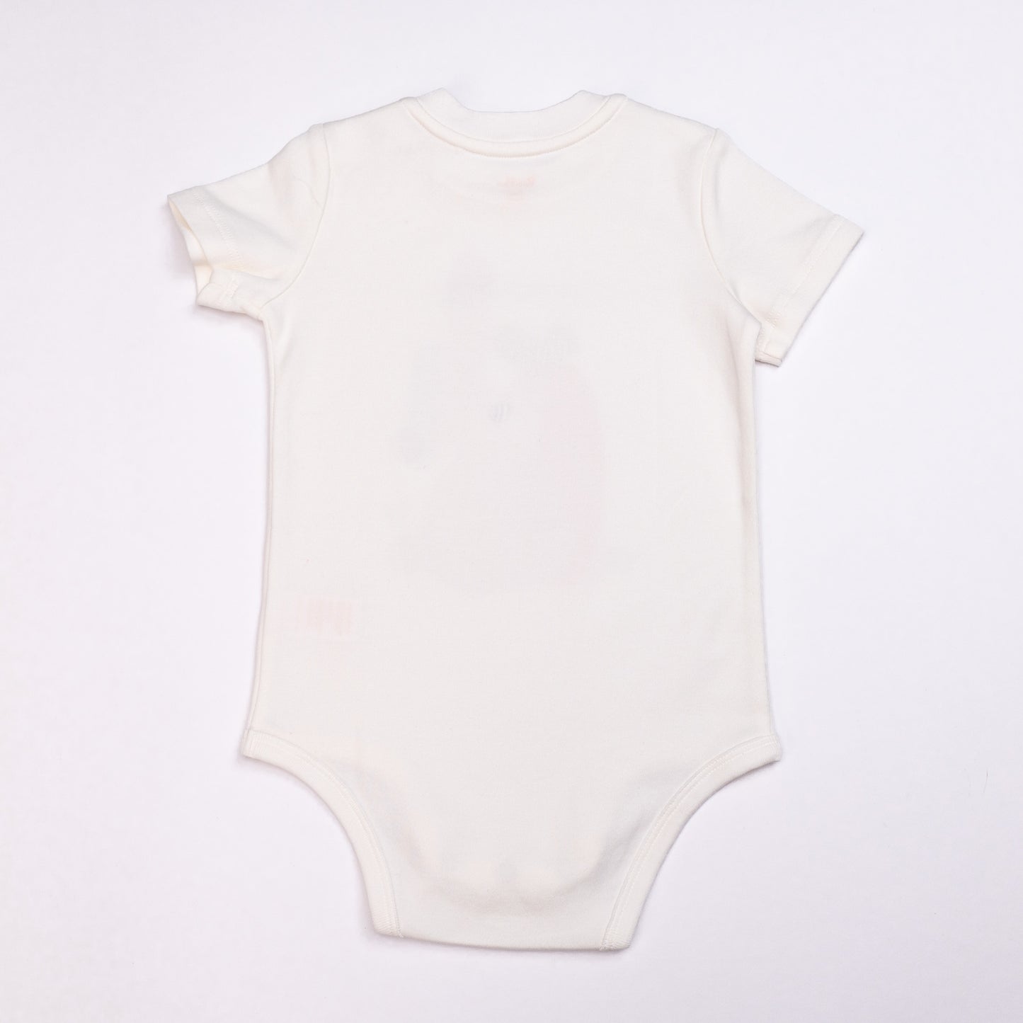 Petite First cotton baby apparel is gentle to dedicate skin. Suitable for toddlers, providing a gentle care to babies. With size ranging from 6 months to 3 years old, Lovely and stylish clothing, designed by Hong Kong designers, make the best outfit for adorable petite ones for different seasons.
