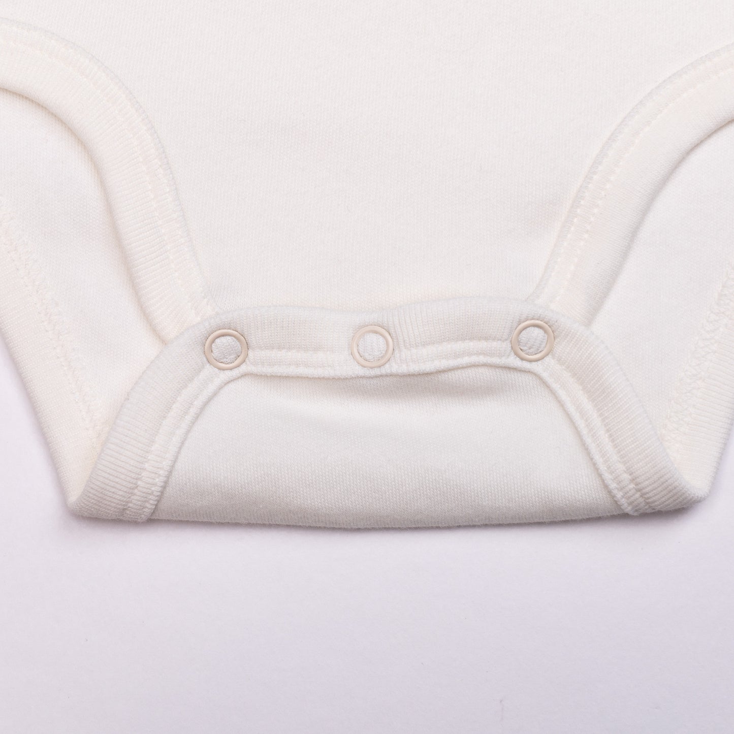 Petite First cotton baby apparel is gentle to dedicate skin. Suitable for toddlers, providing a gentle care to babies. With size ranging from 6 months to 3 years old, Lovely and stylish clothing, designed by Hong Kong designers, make the best outfit for adorable petite ones for different seasons.