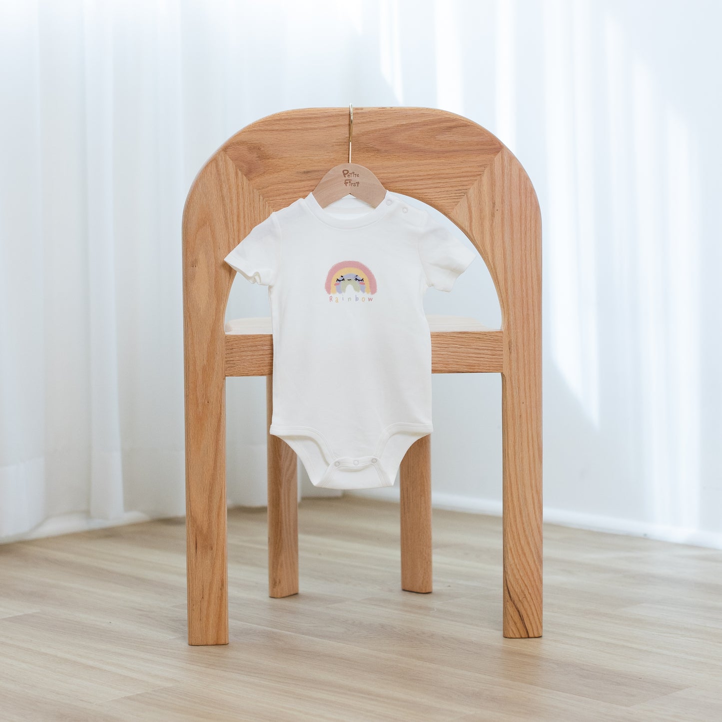 Petite First cotton baby apparel is gentle to dedicate skin. Suitable for toddlers, providing a gentle care to babies. With size ranging from 6 months to 3 years old, Lovely and stylish clothing, designed by Hong Kong designers, make the best outfit for adorable petite ones for different seasons.