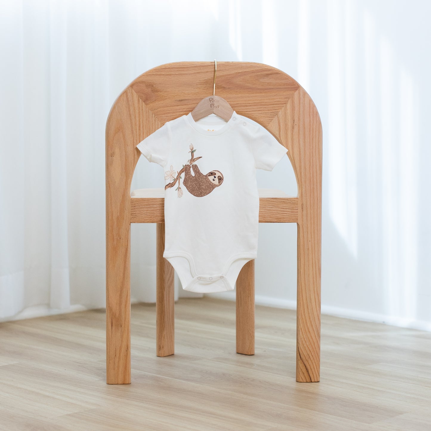Petite First cotton baby apparel is gentle to dedicate skin. Suitable for toddlers, providing a gentle care to babies. With size ranging from 6 months to 3 years old, Lovely and stylish clothing, designed by Hong Kong designers, make the best outfit for adorable petite ones for different seasons.