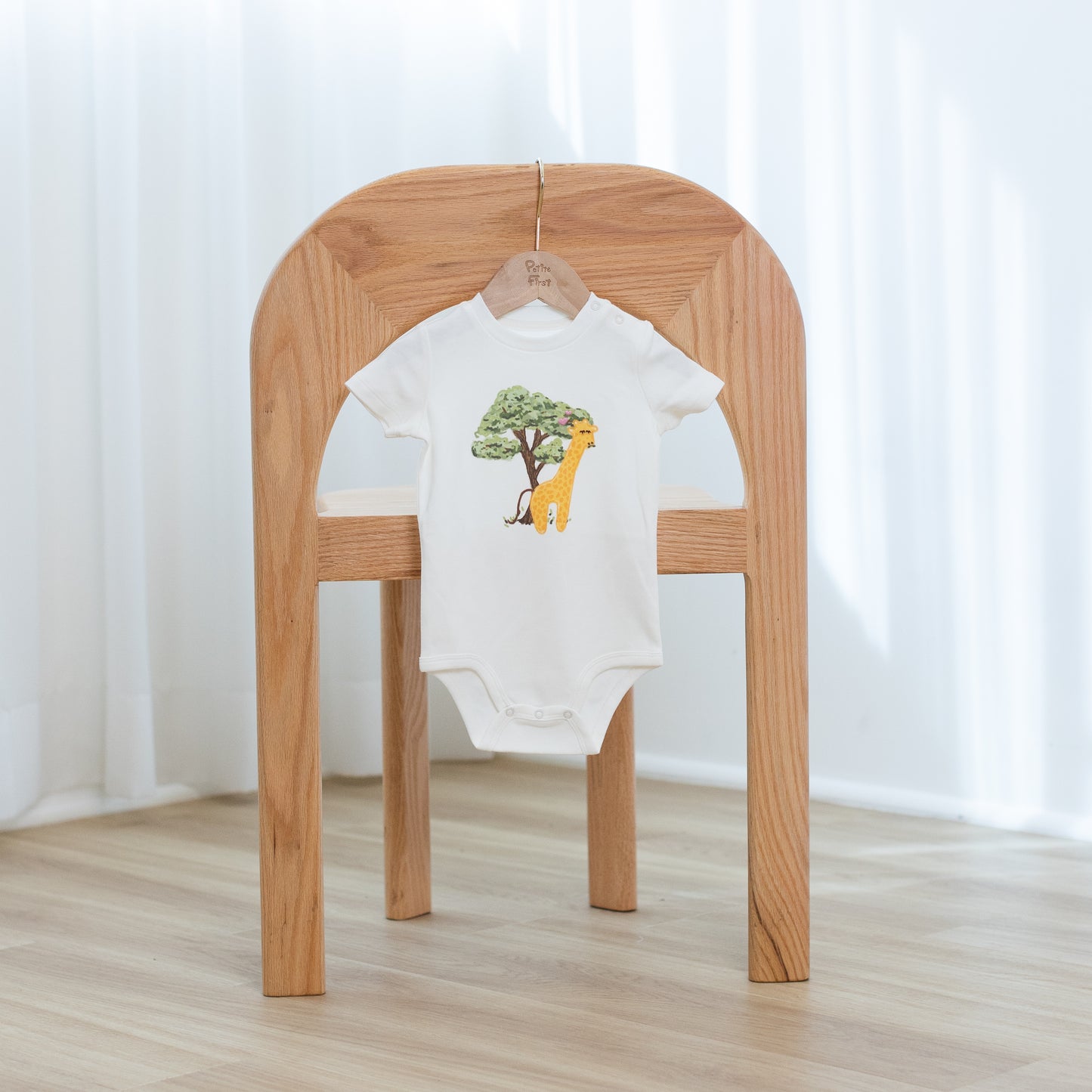 Petite First cotton baby apparel is gentle to dedicate skin. Suitable for toddlers, providing a gentle care to babies. With size ranging from 6 months to 3 years old, Lovely and stylish clothing, designed by Hong Kong designers, make the best outfit for adorable petite ones for different seasons.