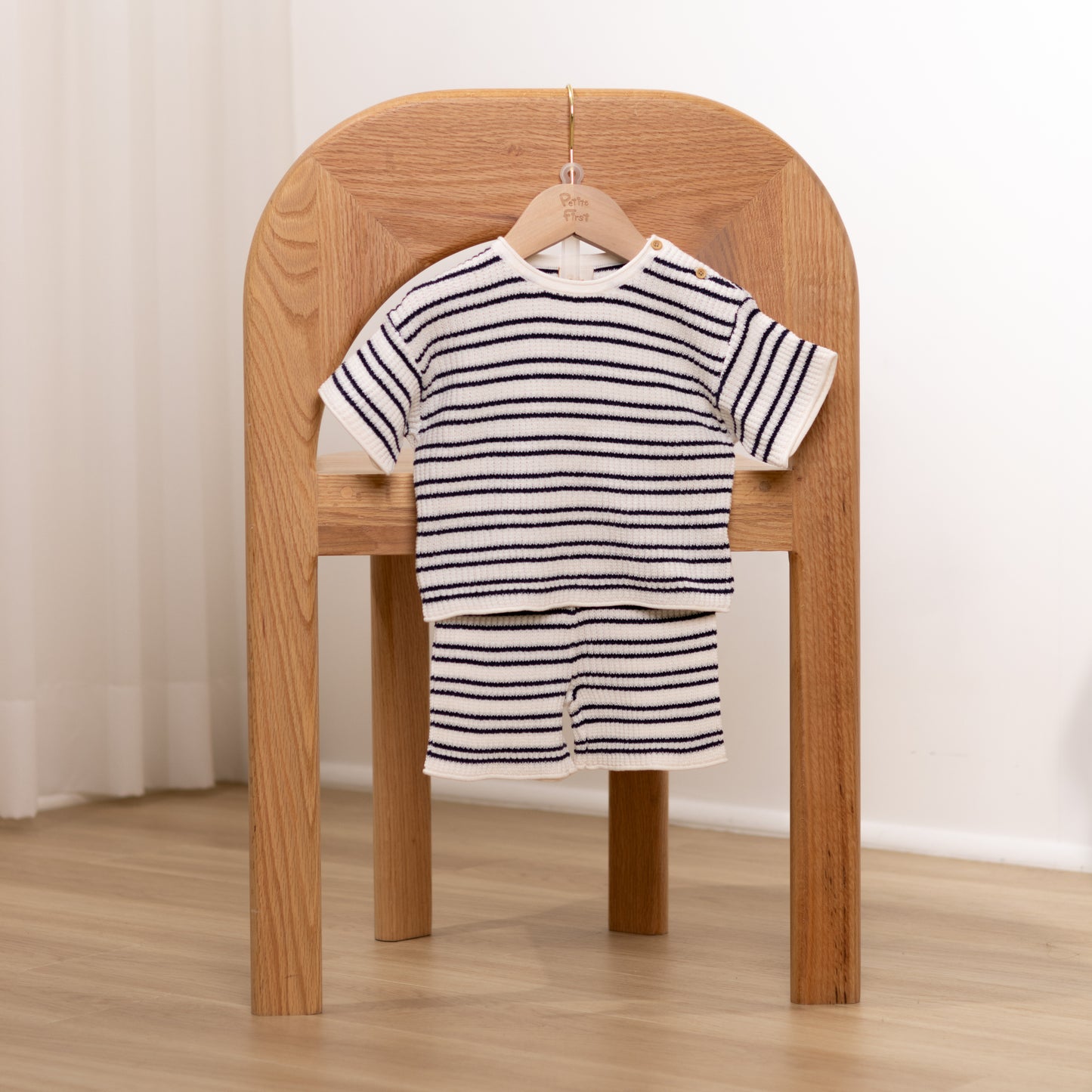 Petite First cotton baby apparel is gentle to dedicate skin. Suitable for toddlers, providing a gentle care to babies. With size ranging from 6 months to 3 years old, Lovely and stylish clothing, designed by Hong Kong designers, make the best outfit for adorable petite ones for different seasons.