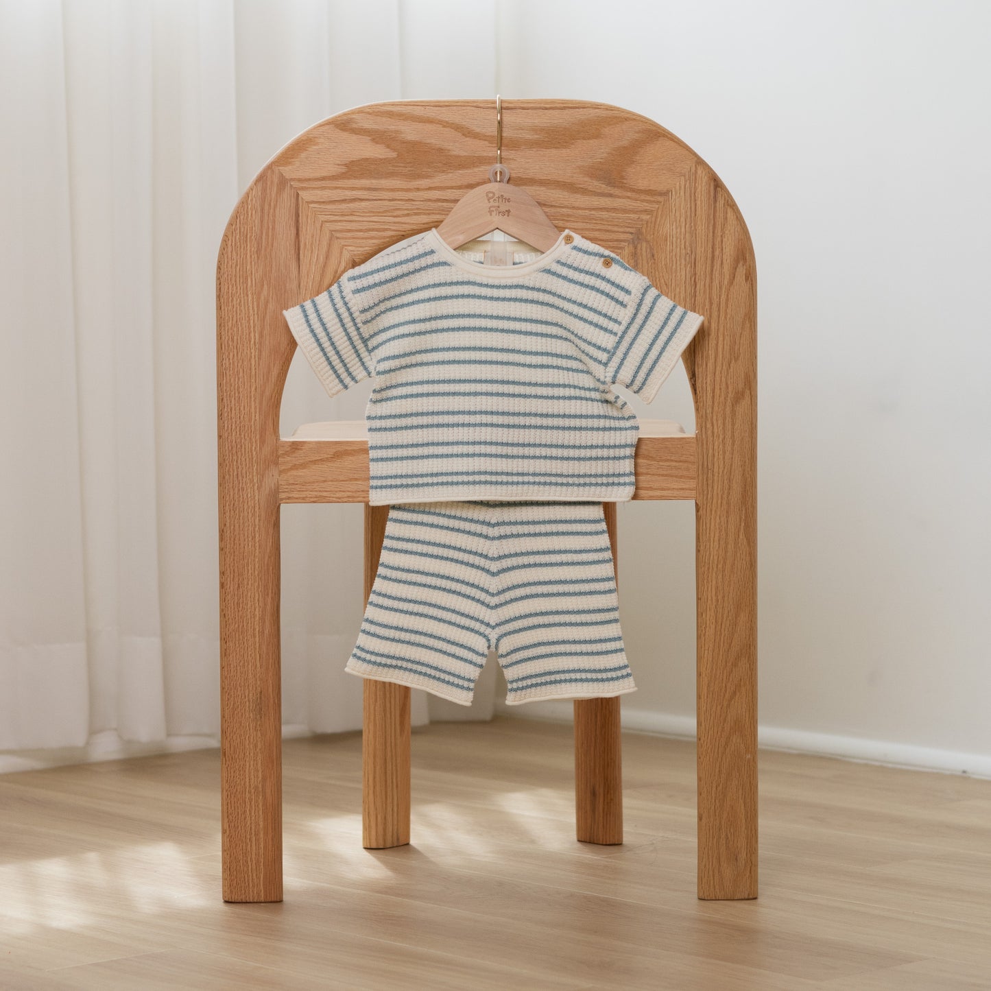 Petite First cotton baby apparel is gentle to dedicate skin. Suitable for toddlers, providing a gentle care to babies. With size ranging from 6 months to 3 years old, Lovely and stylish clothing, designed by Hong Kong designers, make the best outfit for adorable petite ones for different seasons.