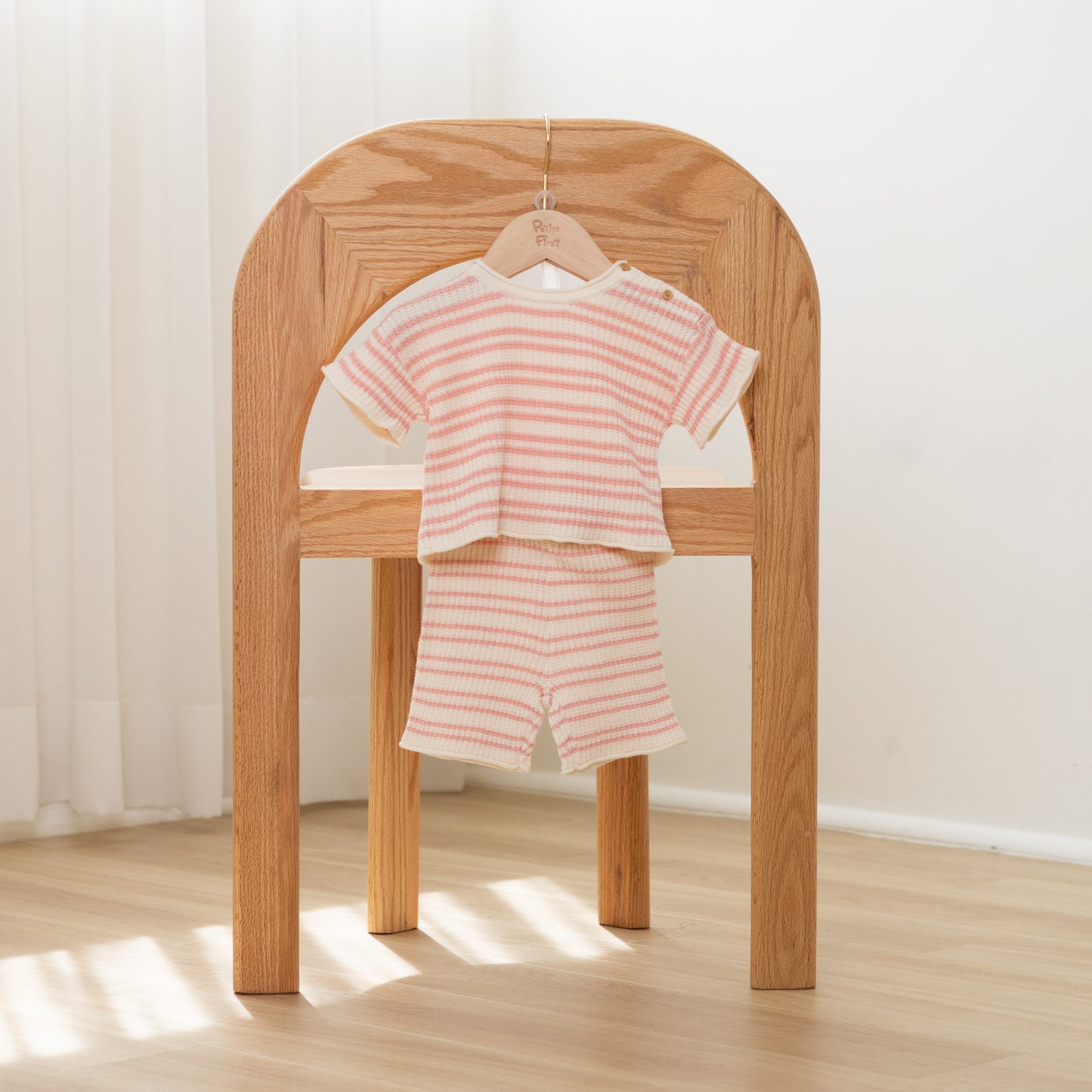 Petite First cotton baby apparel is gentle to dedicate skin. Suitable for toddlers, providing a gentle care to babies. With size ranging from 6 months to 3 years old, Lovely and stylish clothing, designed by Hong Kong designers, make the best outfit for adorable petite ones for different seasons.