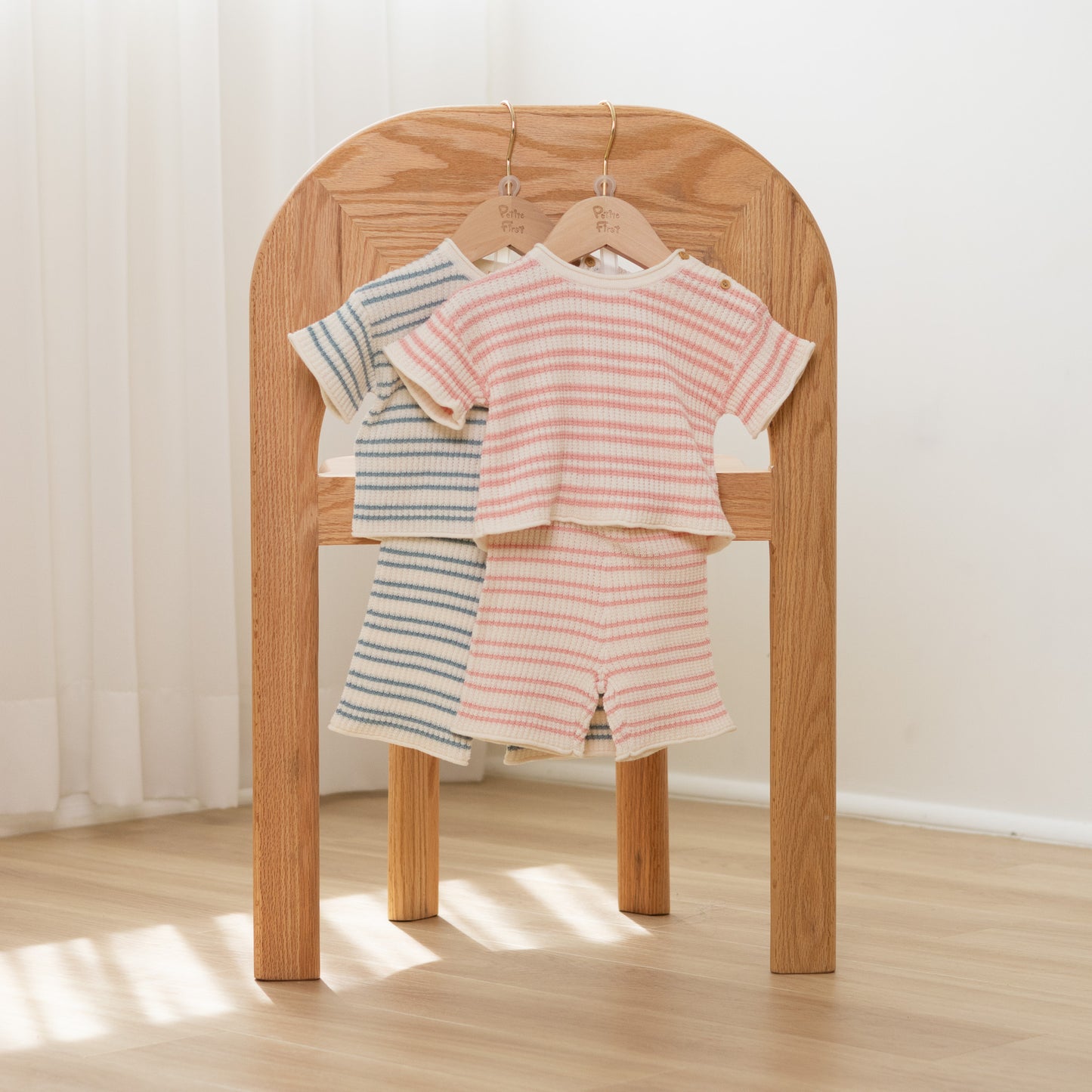 Petite First cotton baby apparel is gentle to dedicate skin. Suitable for toddlers, providing a gentle care to babies. With size ranging from 6 months to 3 years old, Lovely and stylish clothing, designed by Hong Kong designers, make the best outfit for adorable petite ones for different seasons.