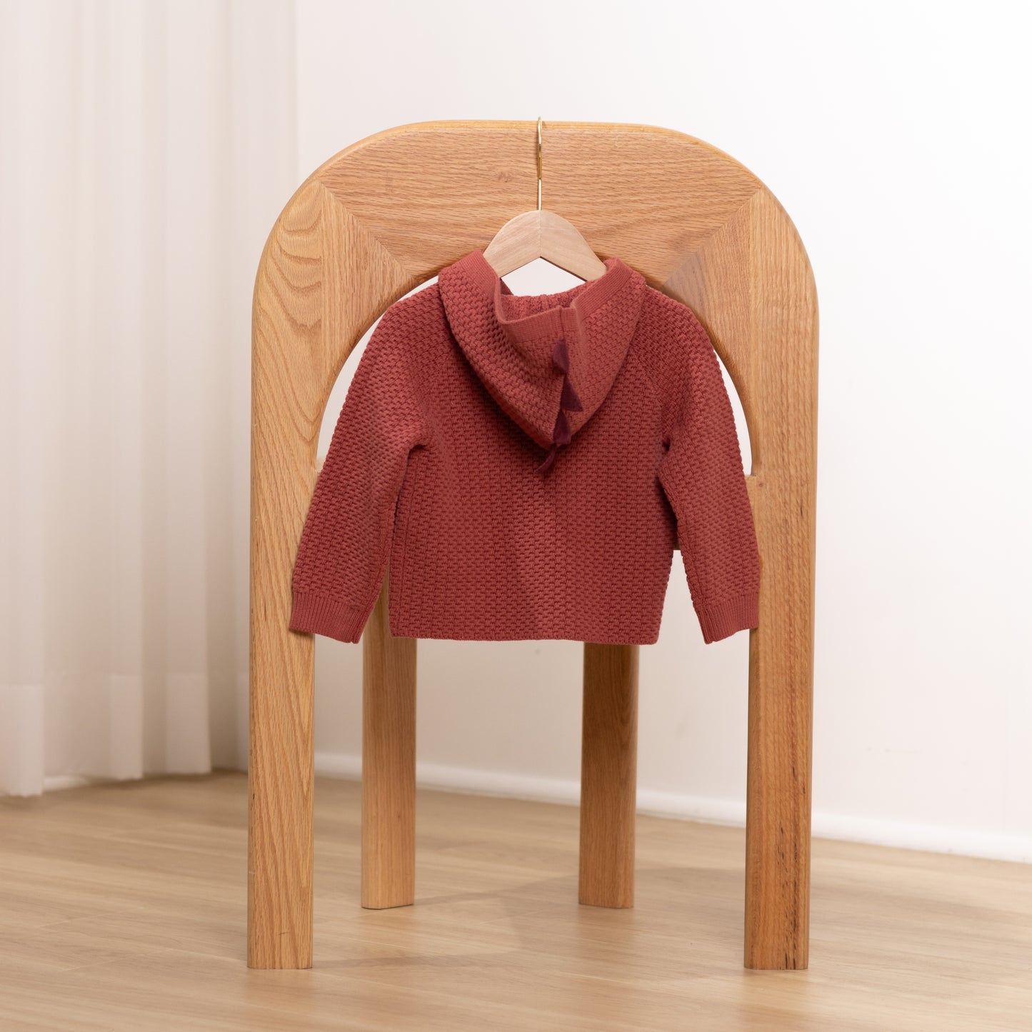Petite First cotton baby apparel is gentle to dedicate skin. Suitable for toddlers, providing a gentle care to babies. With size ranging from 6 months to 3 years old, Lovely and stylish clothing, designed by Hong Kong designers, make the best outfit for adorable petite ones for different seasons. 