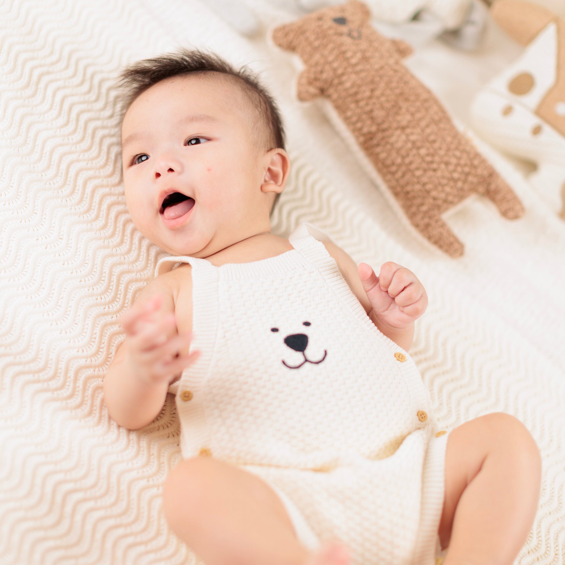 Petite First cotton baby apparel is gentle to dedicate skin. Suitable for toddlers, providing a gentle care to babies. With size ranging from 6 months to 3 years old, Lovely and stylish clothing, designed by Hong Kong designers, make the best outfit for adorable petite ones for different seasons. 