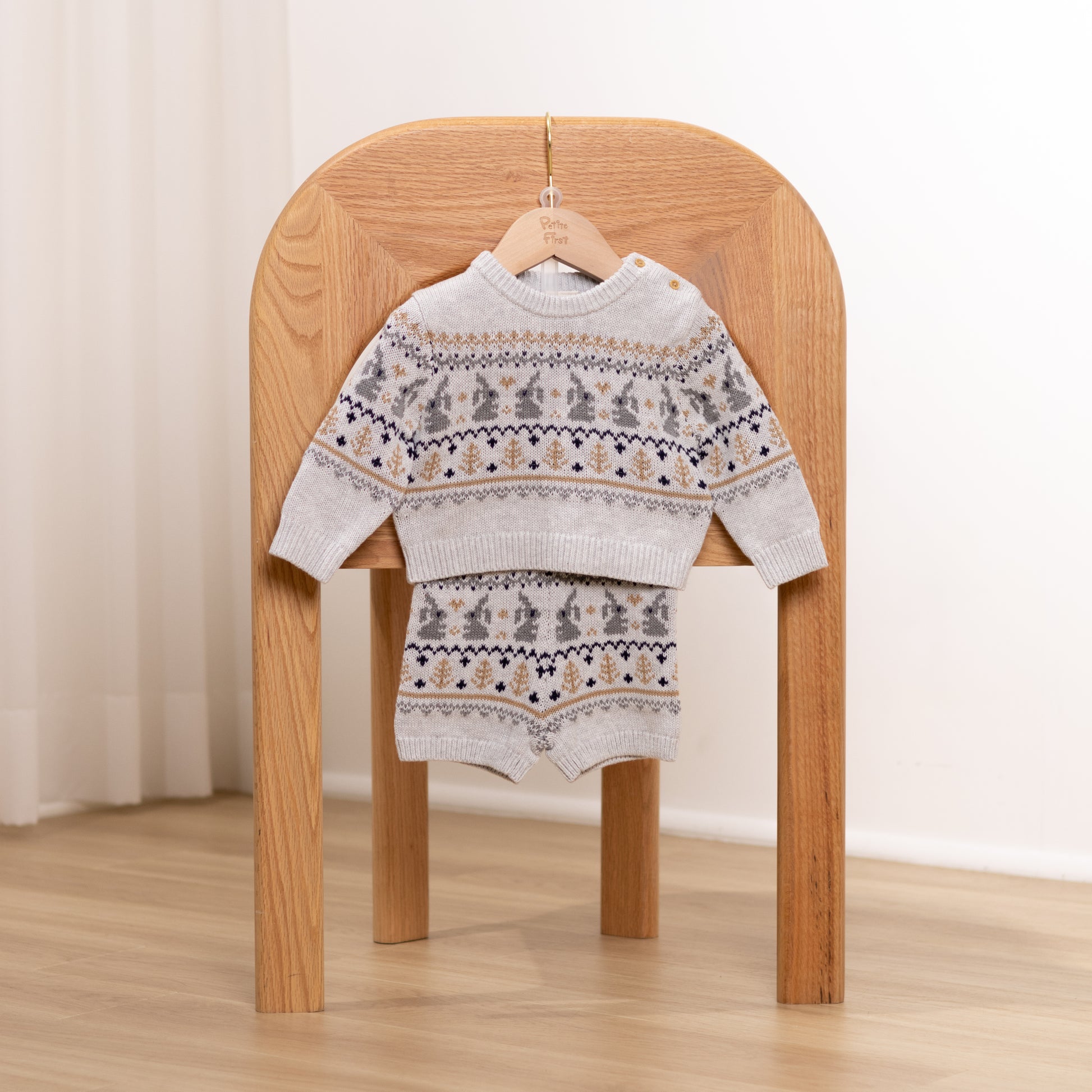 Petite First cotton baby apparel is gentle to dedicate skin. Suitable for toddlers, providing a gentle care to babies. With size ranging from 6 months to 3 years old, Lovely and stylish clothing, designed by Hong Kong designers, make the best outfit for adorable petite ones for different seasons. 