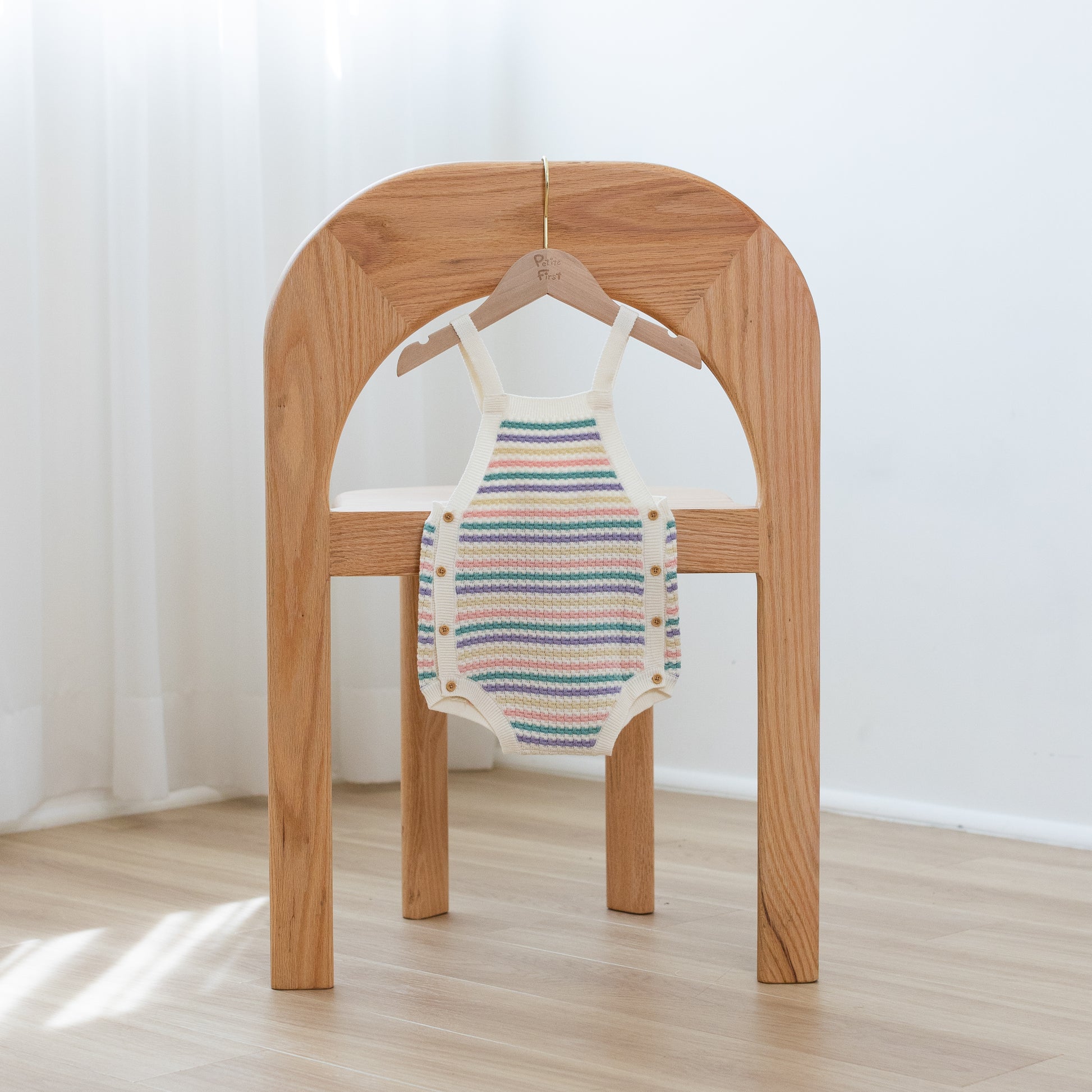 Petite First cotton baby apparel is gentle to dedicate skin. Suitable for toddlers, providing a gentle care to babies. With size ranging from 6 months to 3 years old, Lovely and stylish clothing, designed by Hong Kong designers, make the best outfit for adorable petite ones for different seasons. 