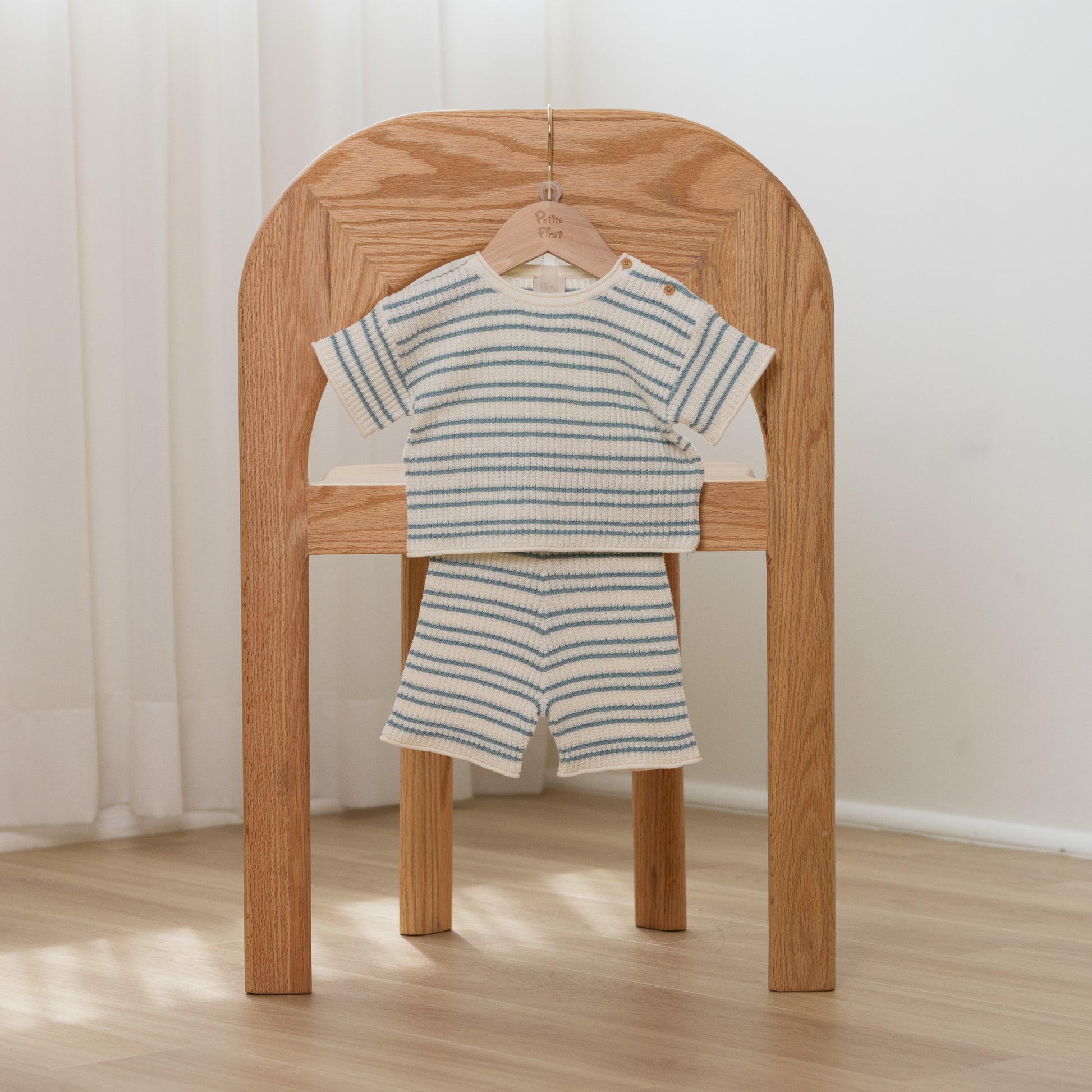 Petite First cotton baby apparel is gentle to dedicate skin. Suitable for toddlers, providing a gentle care to babies. With size ranging from 6 months to 3 years old, Lovely and stylish clothing, designed by Hong Kong designers, make the best outfit for adorable petite ones for different seasons. 