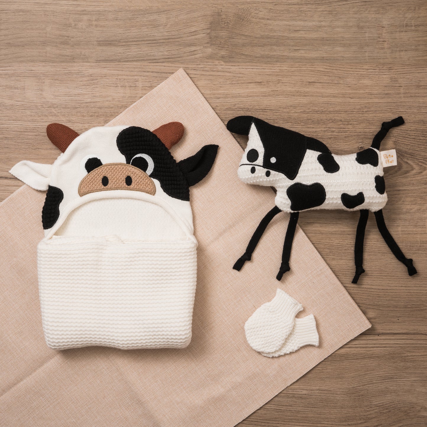 Little Cow Blanket & Petite Friends Gift Set