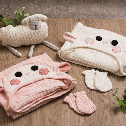 Little Lamb Blanket & Petite Friends Gift Set