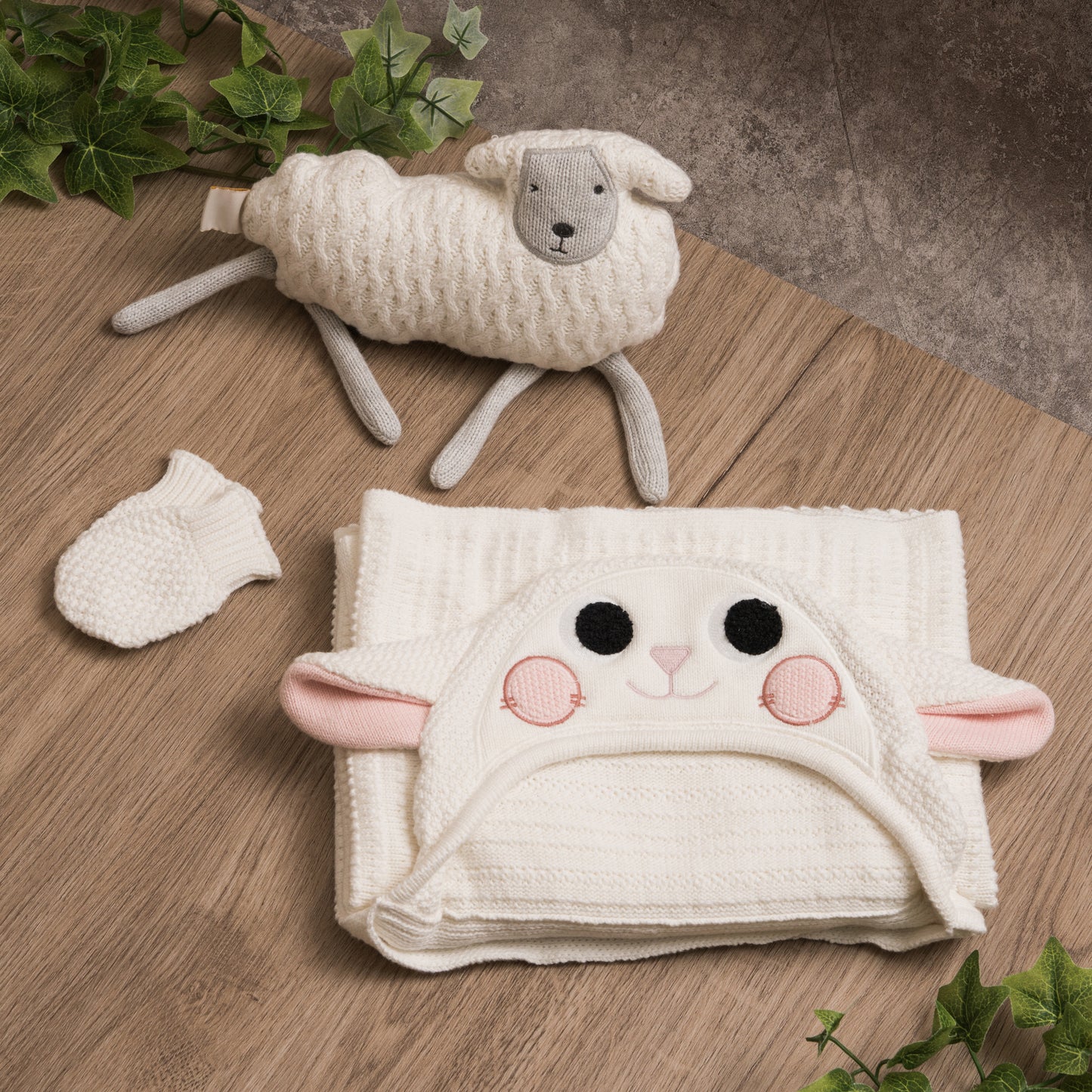 Little Lamb Blanket & Petite Friends Gift Set